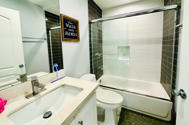 Photo - 232 E 27th St