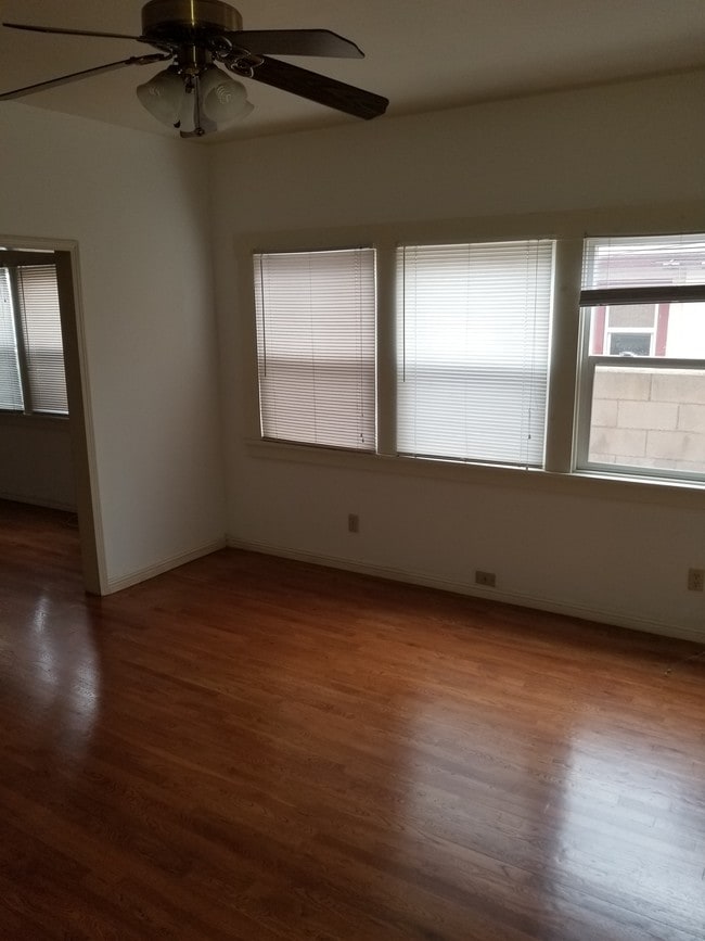 Photo - 1635 S Burnside Ave Unit 1635 Burnside