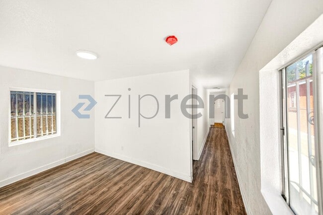 Building Photo - 1737 E 108th St