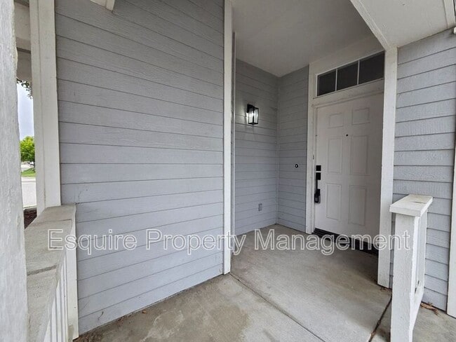 Photo - 4888 Ellington St