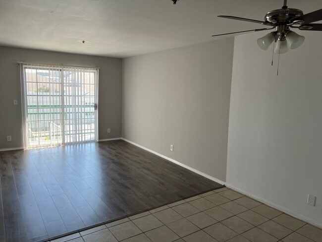Building Photo - 3861 Vinton Ave Unit 305
