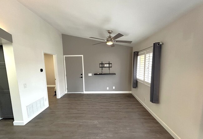 Photo - OAK CREEK DR UNIT D ONTARIO 91761  (2 BED / 2 BATH)