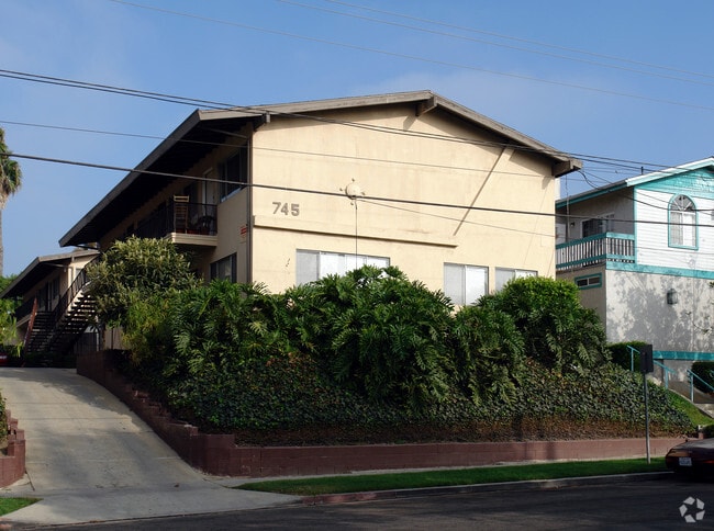 745-747 Venice Way - 745-747 Venice Way Apartments