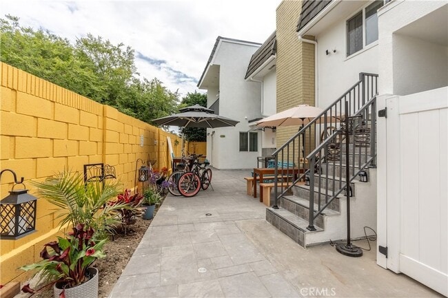 Building Photo - 15594 Dawnson Unit