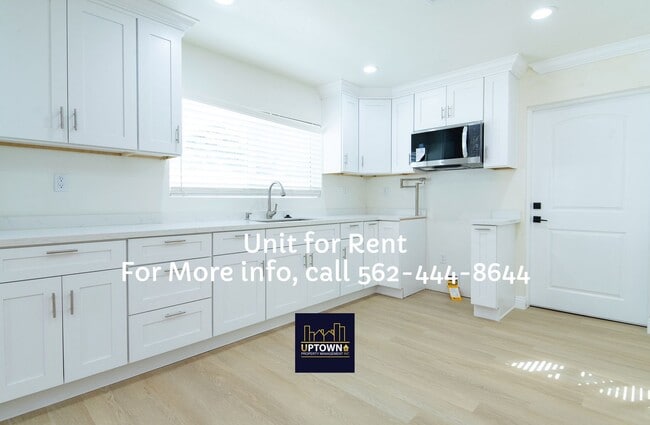 Building Photo - House - 2 Bedrooms / 2 Baths / Commerce