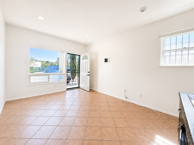 Building Photo - La Mesa Studio/ Great Location Unit A