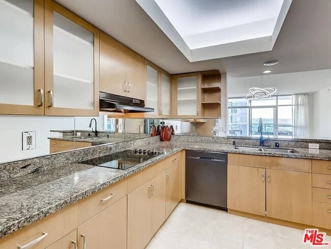 Building Photo - 13700 Marina Pointe Dr Unit 1225