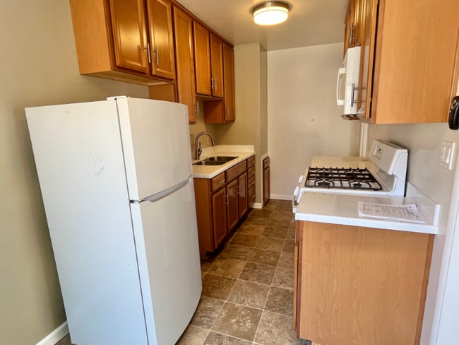 Photo - 1570 Hornblend St