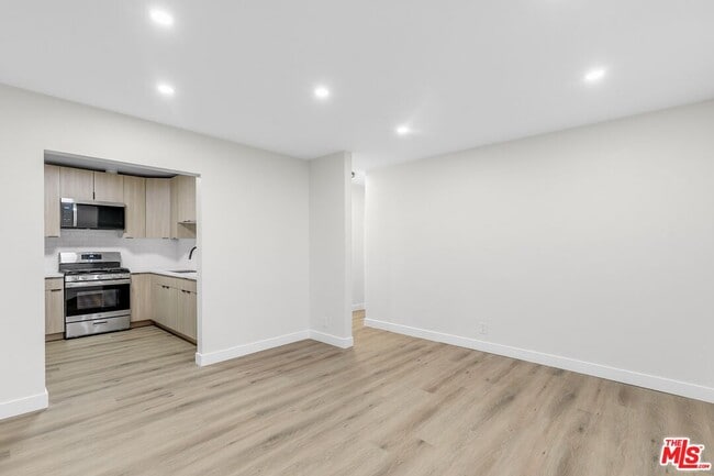 Photo - 1333 Barry Ave Unit 2