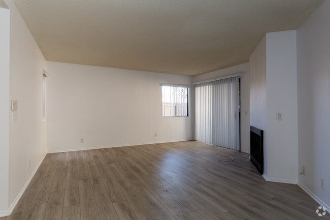 1BR, 1BA Lower - Lido Apartments - 101-197 N Ridgeway