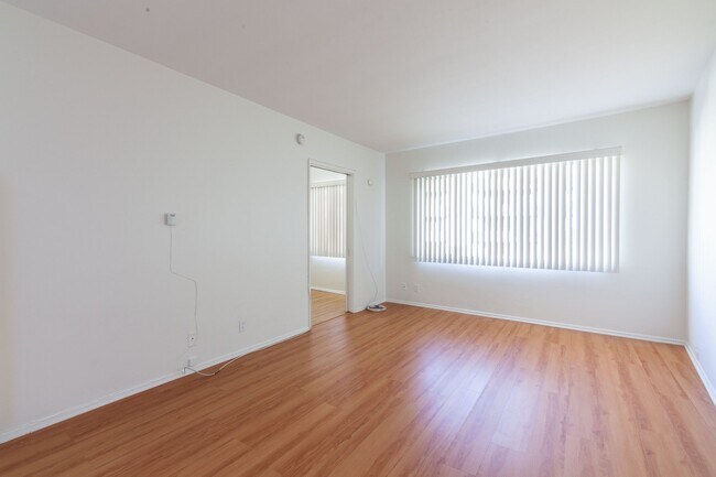 Photo - 667-669-669 Levering Ave Unit 2