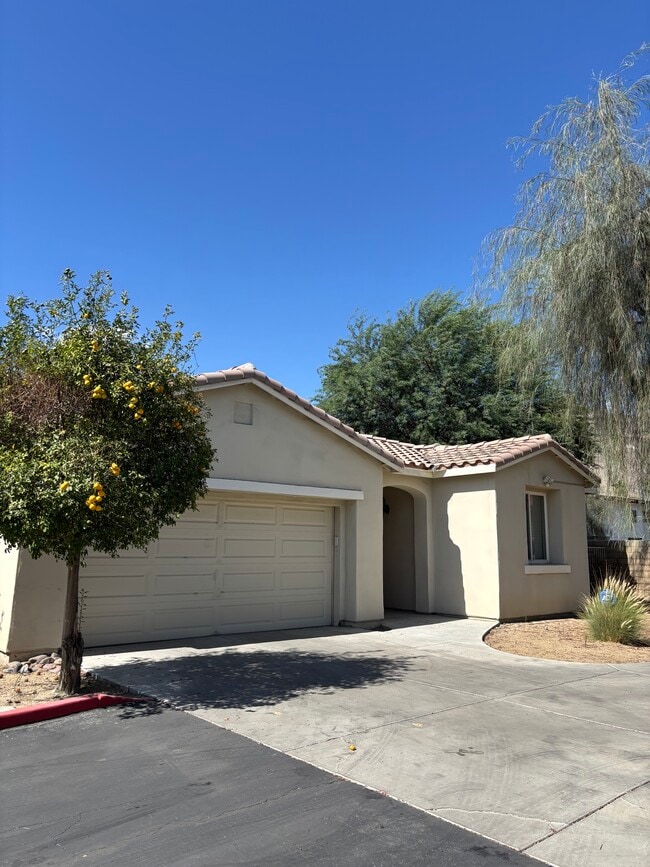 Building Photo - 595 Vista Bonita