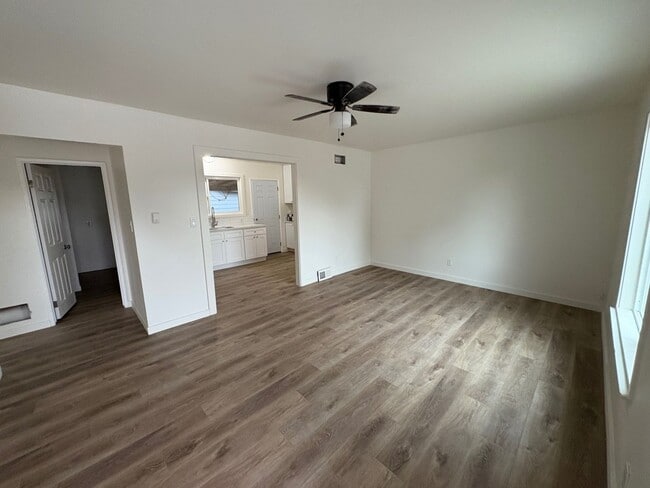 Building Photo - La Habra Duplex Unit 201