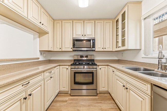 Photo - 345 N Kenwood St Unit 345 N Kenwood St APT 106