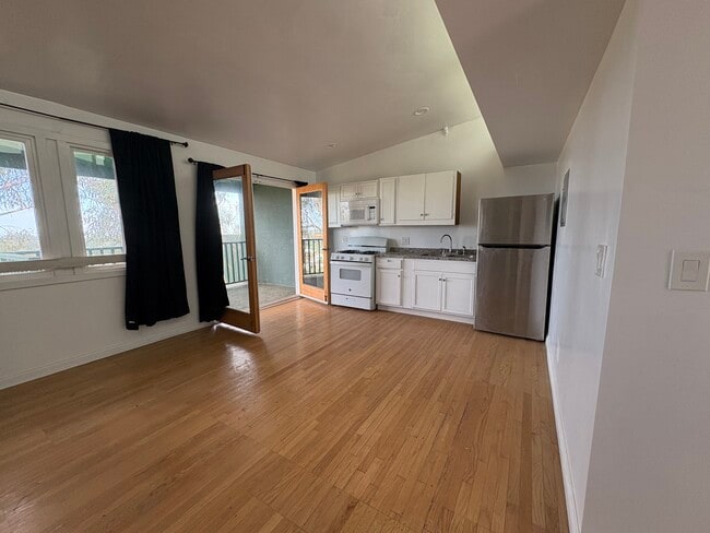 Kitchen/Dining Area - 1400 San Remo Dr Unit 1404 San Remo Drive