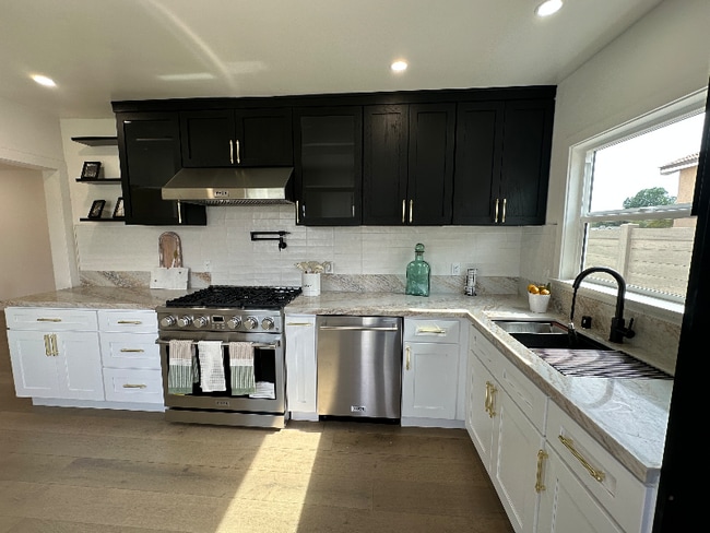 Photo - 16913 Covello St