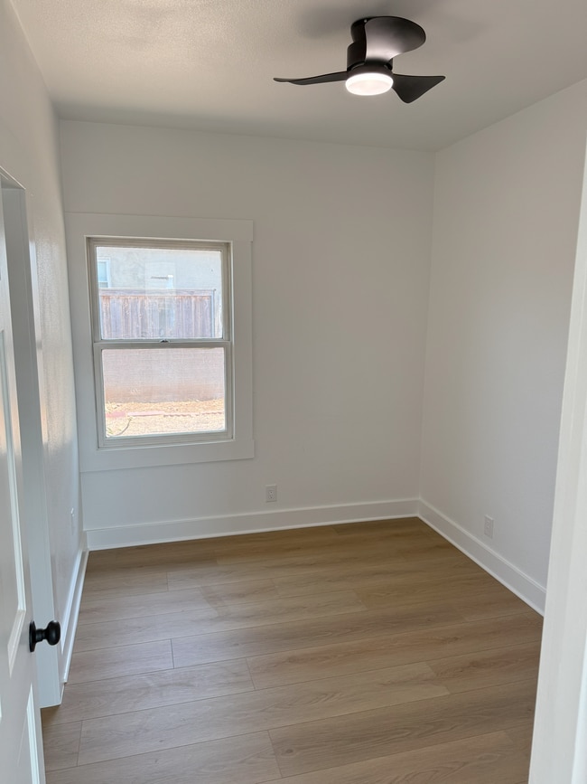 Photo - 1033 E 16th St