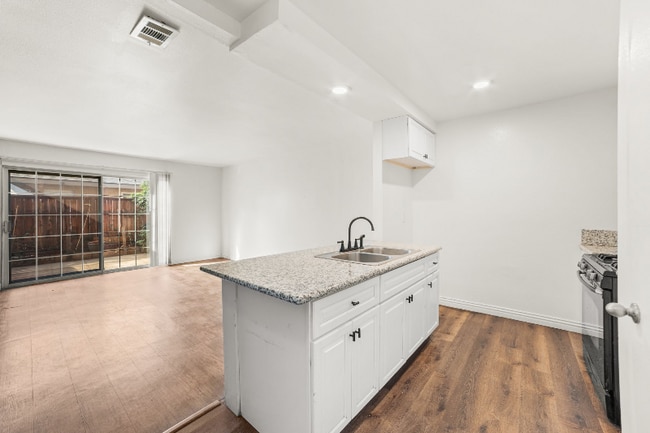 Photo - 1017 Oxford Dr Apartment Unit B