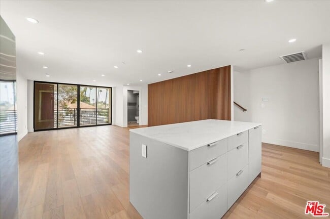 Photo - 1752 N Van Ness Ave Unit 1/2