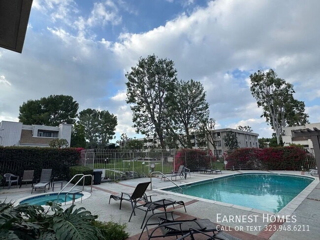 Building Photo - 15215 Magnolia Blvd Unit 110