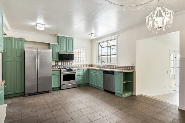 Photo - 339 Ave F