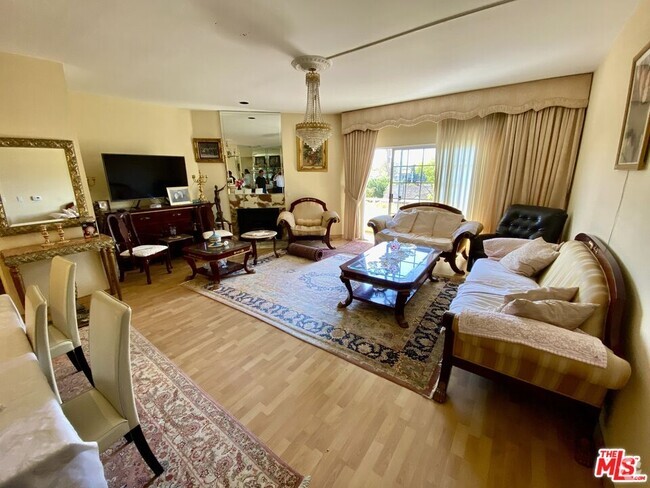 Building Photo - 1064 S Shenandoah St Unit 301 Rental