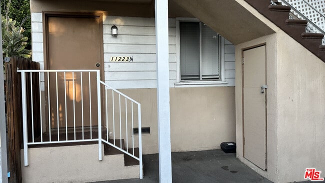 Building Photo - 11223 Emelita St Unit 1/4 Rental