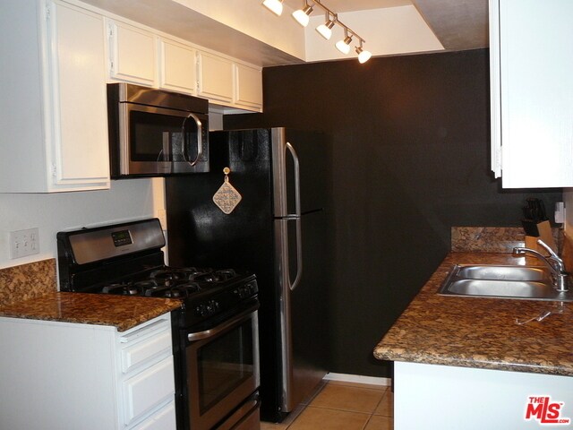 Photo - 558 Evergreen St Townhome