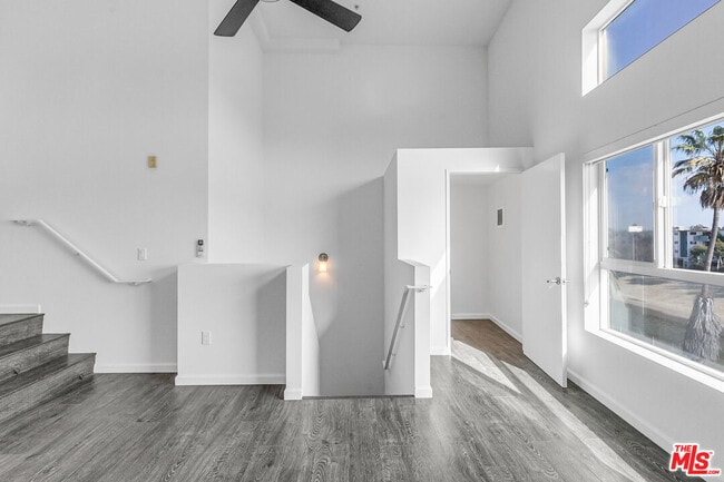 Photo - 4980 S Centinela Ave Unit 8