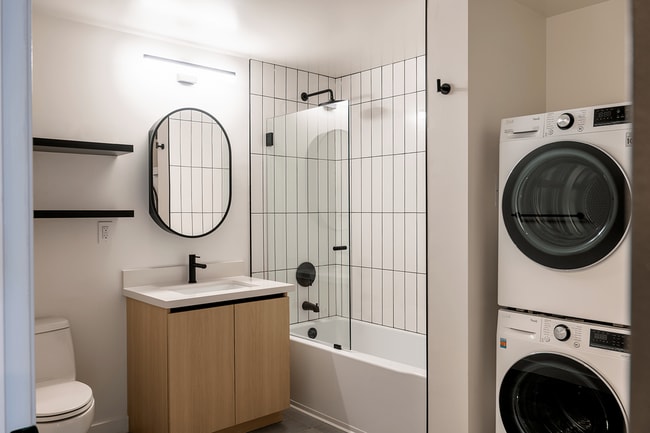 Penthouse Bathroom with Ensuite Washer/Dryer - Lumina Hollywood