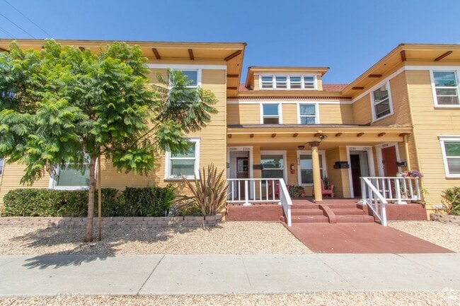 Building Photo - 2 Bedroom 1 Bath + Loft Apartment - One Bl... Unit 2208