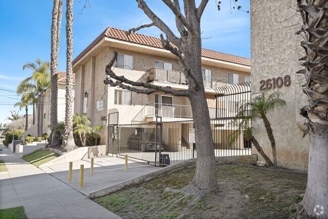 Building Photo - 2 Bedroom | 1 Bathroom Rental