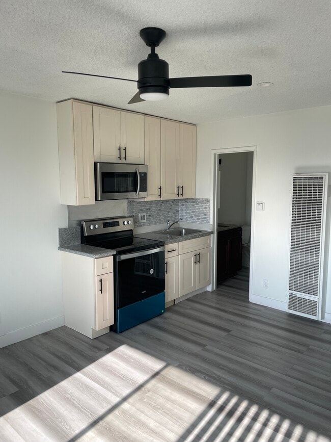 Photo - 305 E Plymouth St Unit A