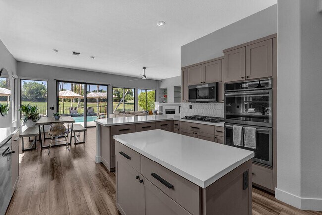 Photo - 93 N Kavenish Dr