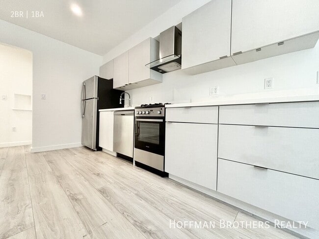 Photo - 566 N Kenmore Ave Unit 3