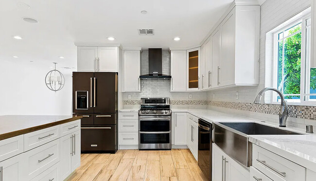 Photo - 4524 Tobias Ave Homes
