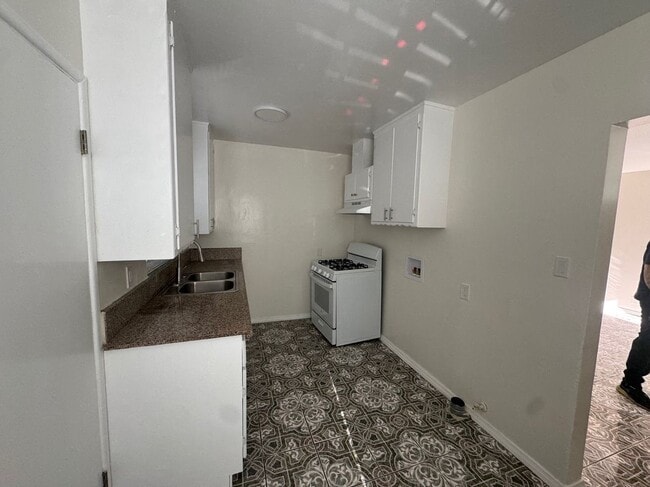 Photo - 3310 Burton Ave