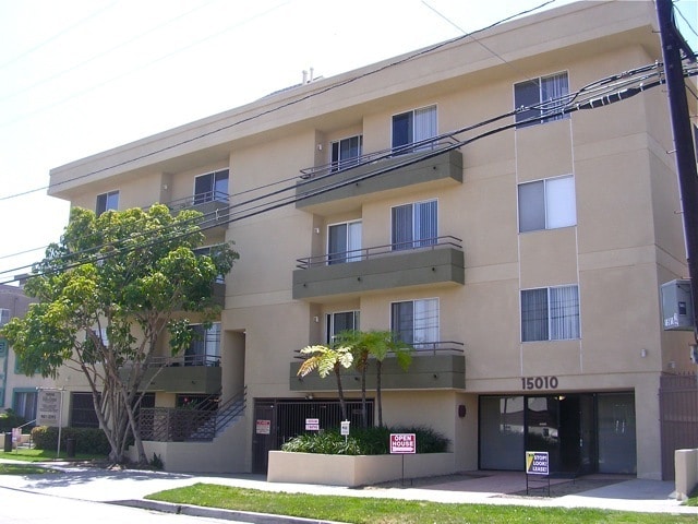 Building Photo - Villa Dickens Rental