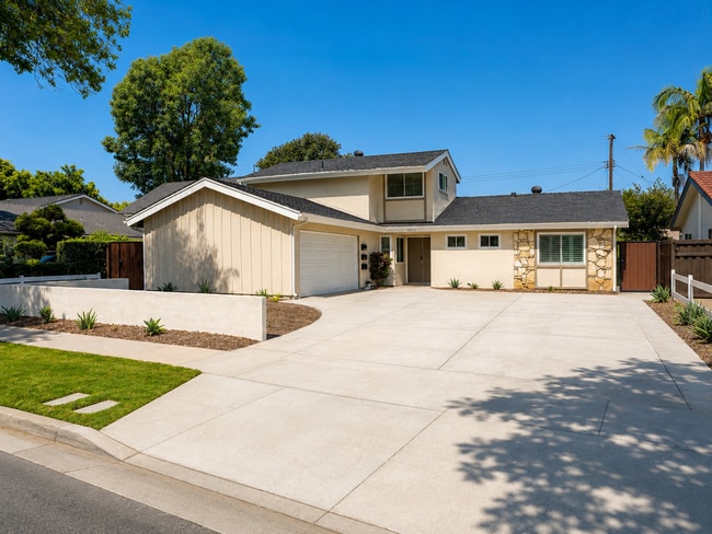 Building Photo - Completely Renovated 4 Bed / 3 Bath Home for Rent in Prime Tustin