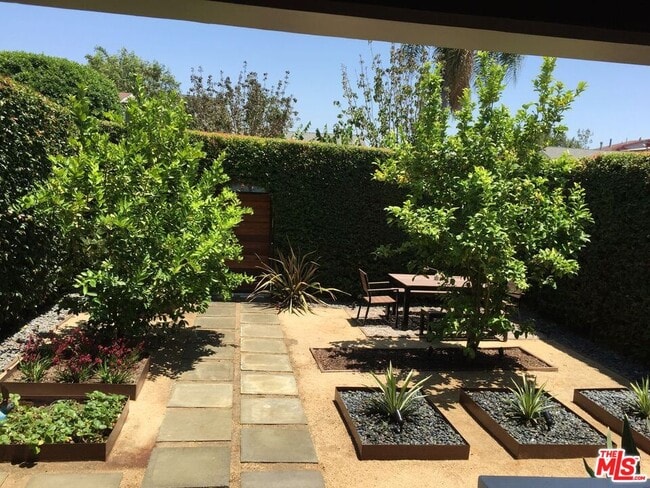 Photo - 1315 N McCadden Pl