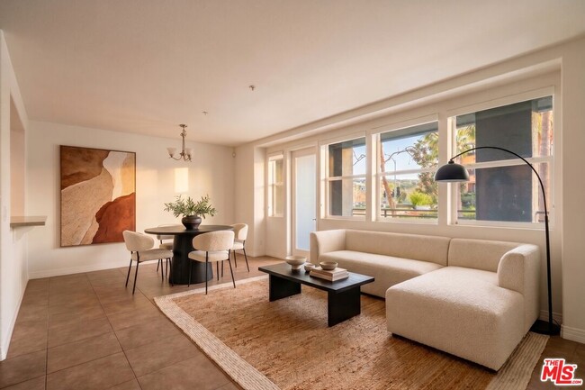 Building Photo - 7100 Playa Vista Dr Unit 123