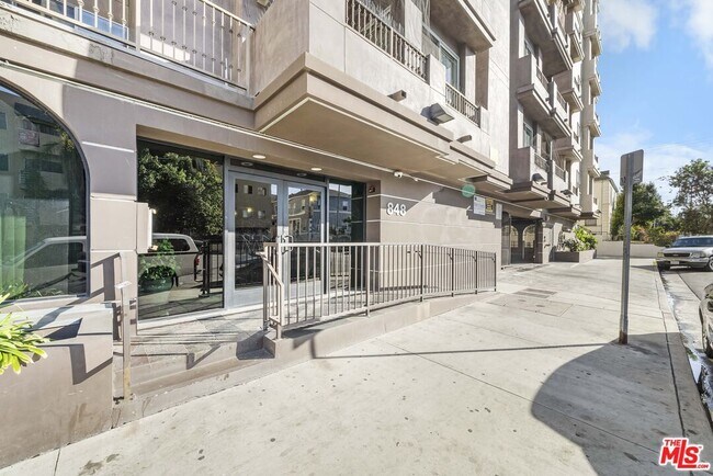 Photo - 848 Irolo St Unit 105