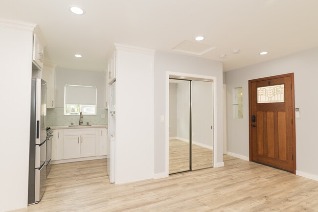 Photo - 5182 Canoga Ave