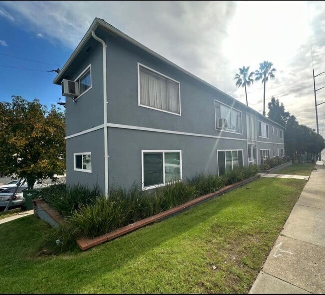 Photo - 7102 S La Cienega Blvd Apartments Unit 4