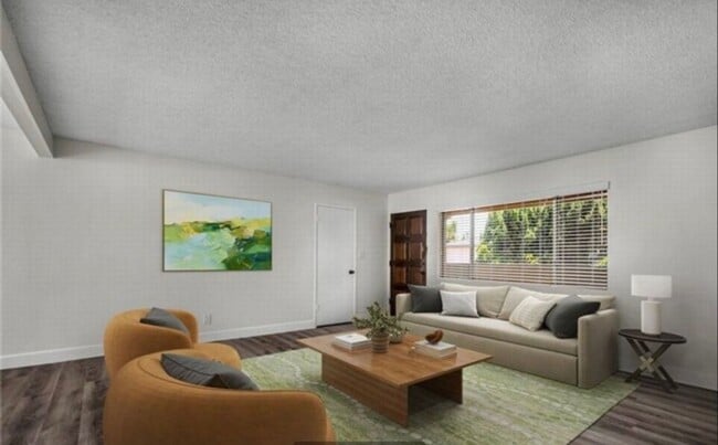 Photo - 665 W 21st St Unit 3