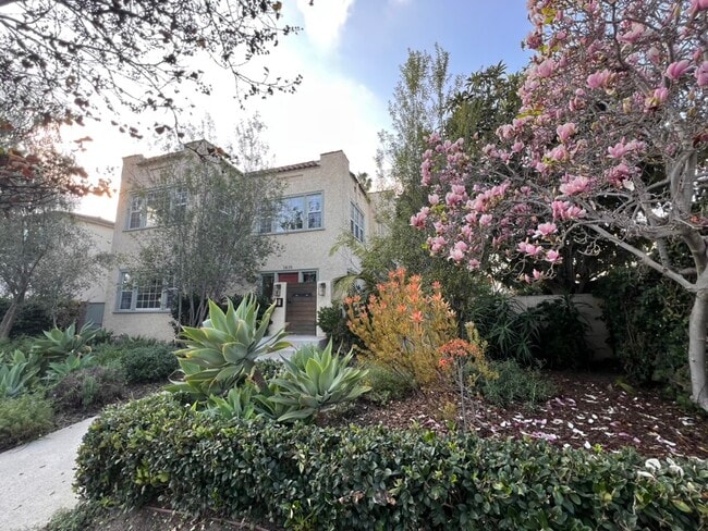 Photo - 1419 Ellsmere Ave