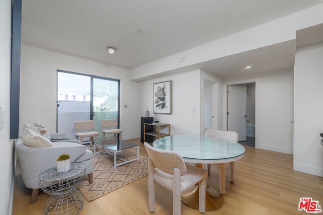 Building Photo - 1822 Overland Ave Unit 502