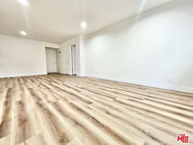 Building Photo - 1784 N Sycamore Ave