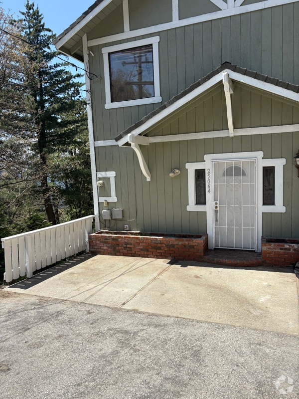 Building Photo - 24064 Grandview Dr Rental