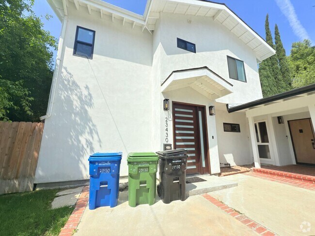 Building Photo - Beautifully Renovated 3-Bedroom Home in We...